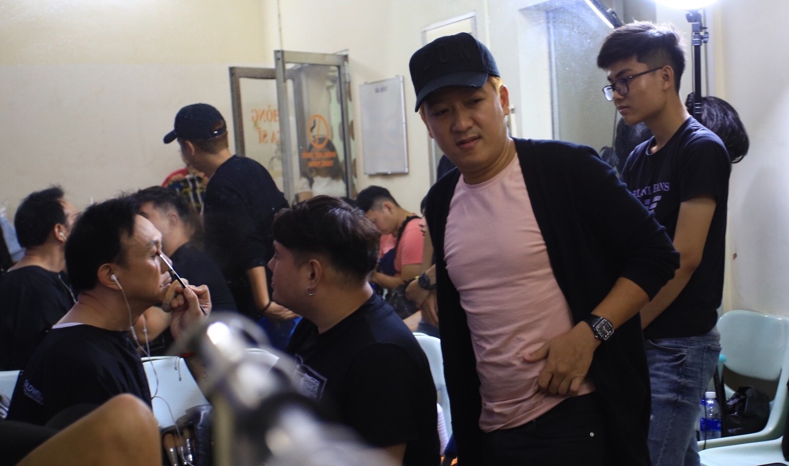 Truong Giang,  Hoai Linh gian di o hau truong anh 1