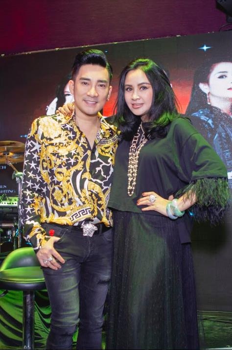 Quang Hà tạm dừng ca hát sau sự cố cháy sân khấu ảnh 2 Quang Ha tam dung ca hat sau su co chay san khau anh 2