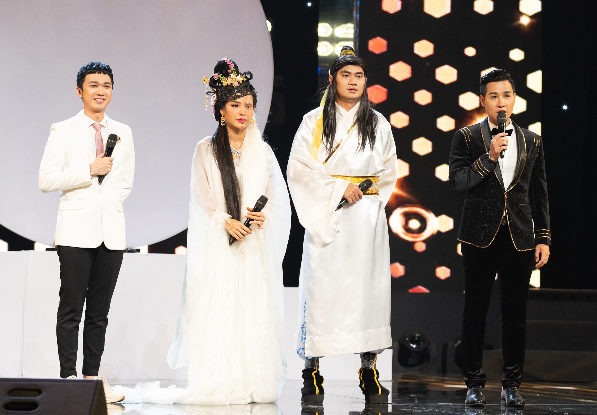 Minh Luan rut khoi Tuyet dinh song ca anh 1