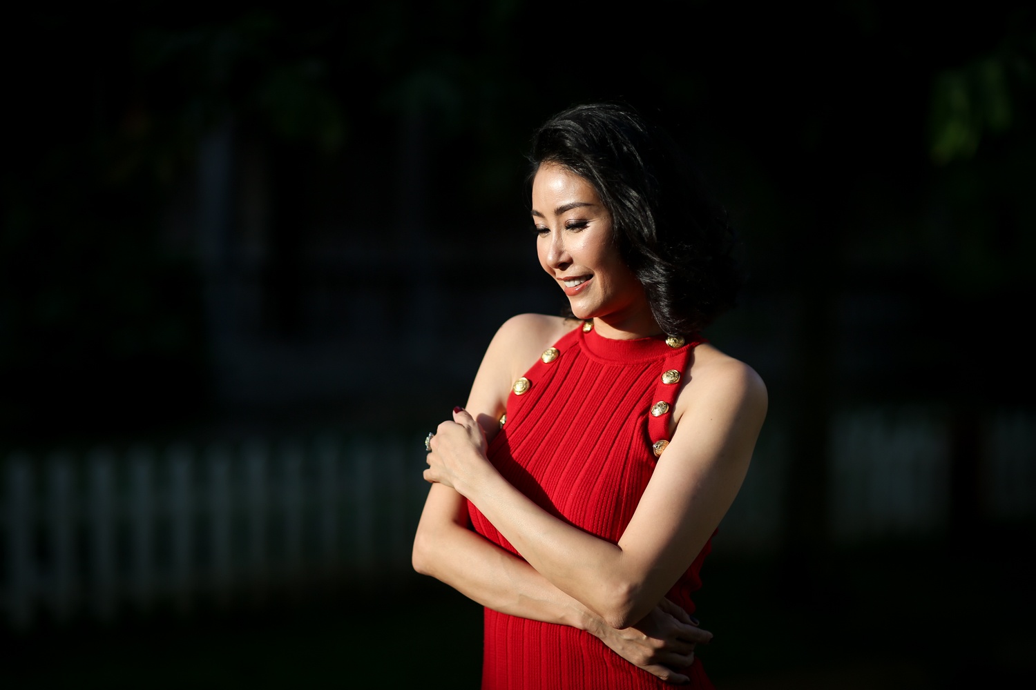 Ha Kieu Anh dong canh nong voi Chi Bao anh 4