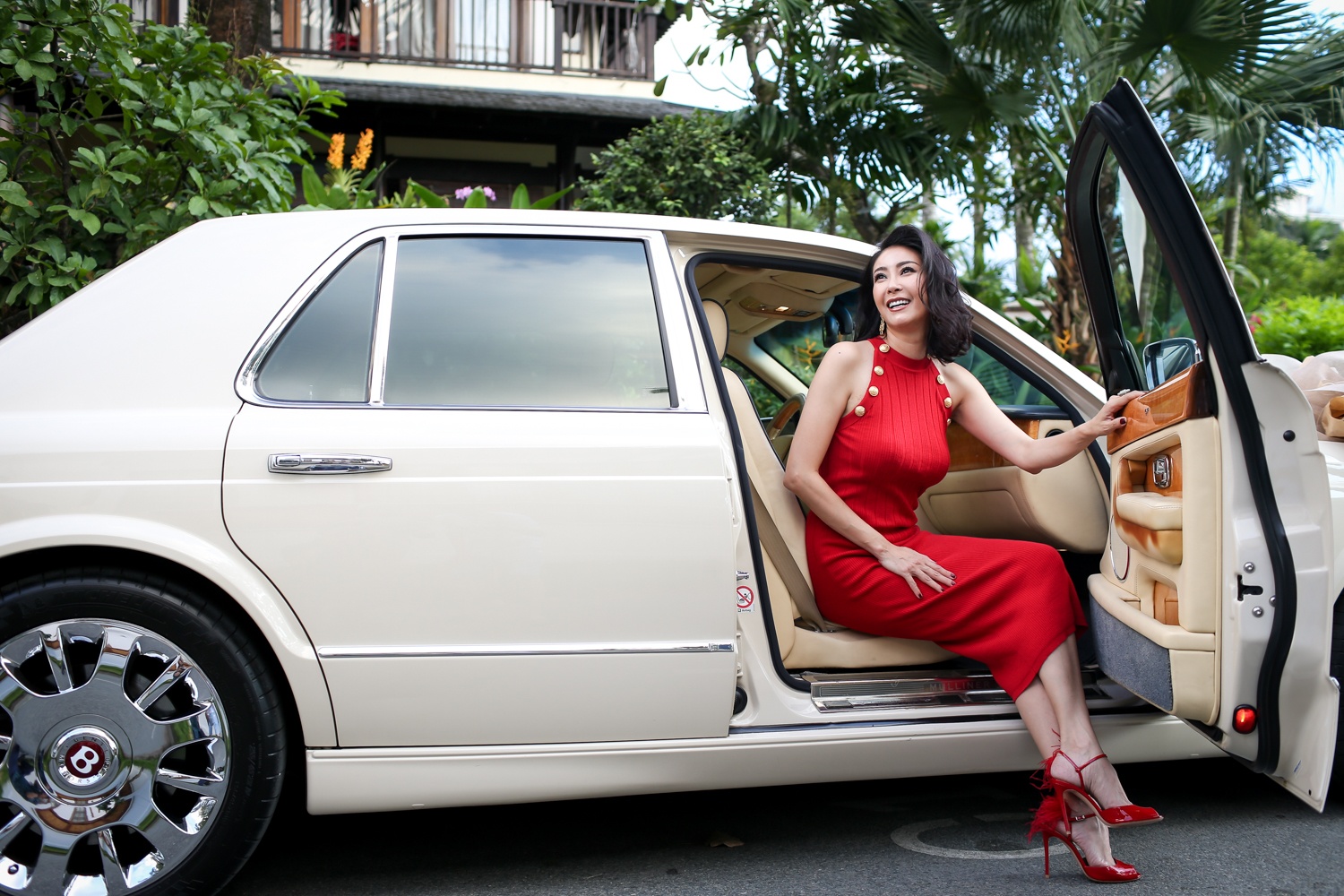 Ha Kieu Anh o biet thu 100 ty dong, di xe hoi sang trong hinh anh