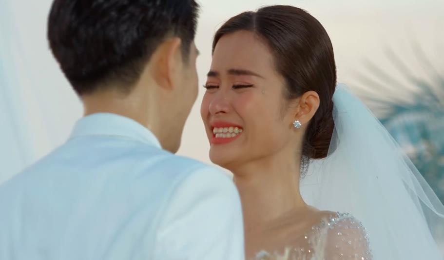 Ong Cao Thang khoc o le cuoi voi Dong Nhi anh 5