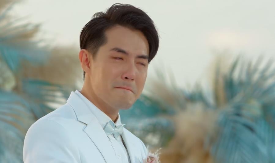 Ong Cao Thang khoc o le cuoi voi Dong Nhi anh 2