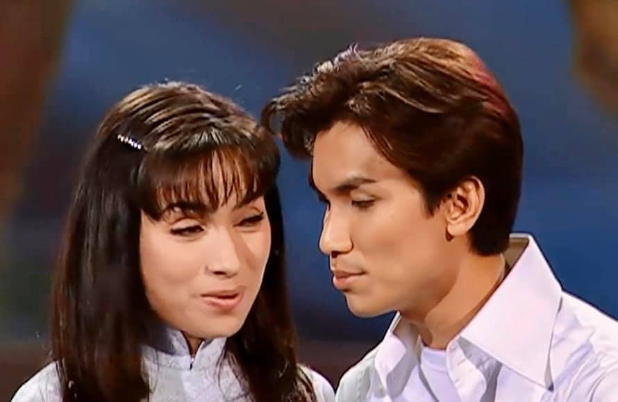 Manh Quynh dang anh ben Phi Nhung tu 20 nam truoc hinh anh