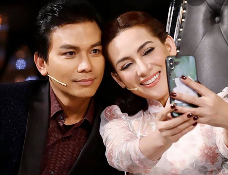 Mạnh Quỳnh đăng ảnh bên Phi Nhung ảnh 2 Manh Quynh dang anh ben Phi Nhung anh 2