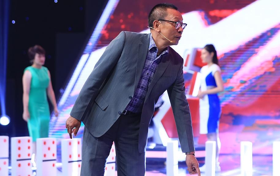 MC Lai Van Sam dung phan thi cua cau be 9 tuoi o Sieu tri tue hinh anh