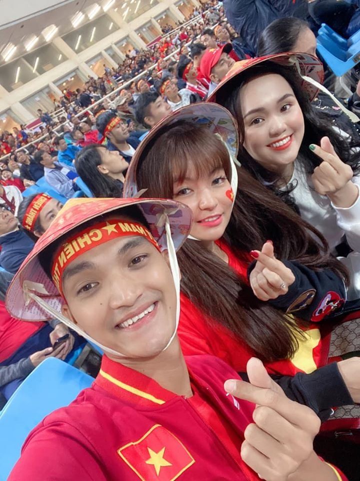 Mạc Văn Khoa cổ vũ đội tuyển ảnh 1 Mac Van Khoa co vu doi tuyen anh 1