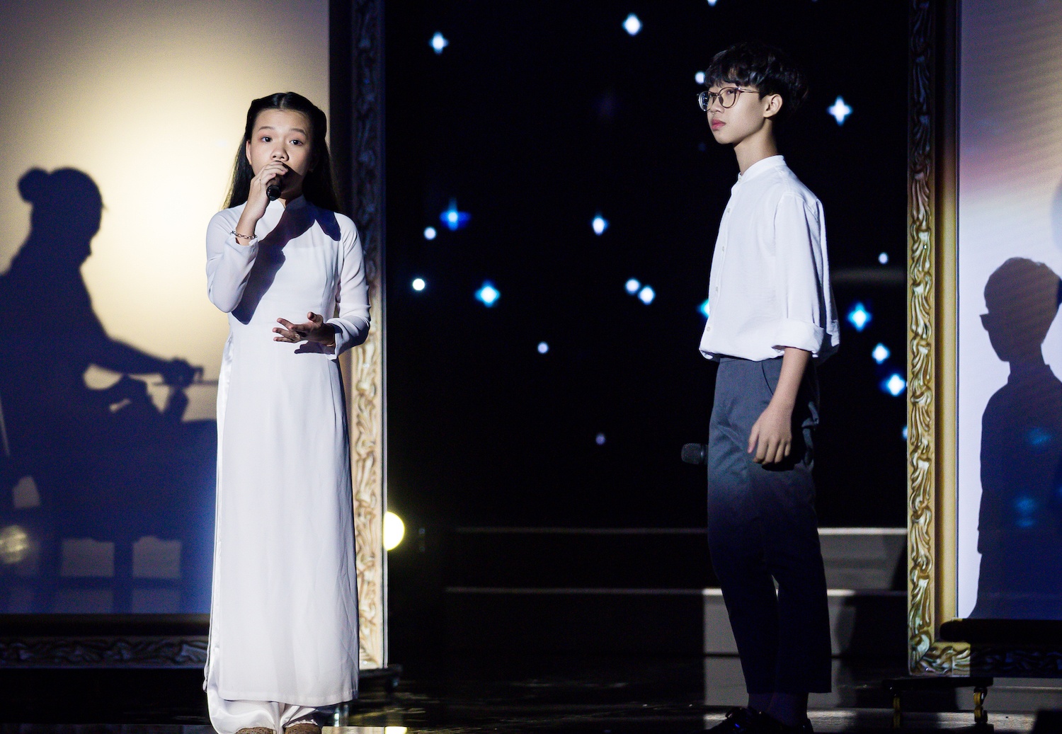 cậu bé Thị Mầu hát về mẹ xúc động ảnh 1 cau be Thi Mau hat ve me xuc dong anh 1