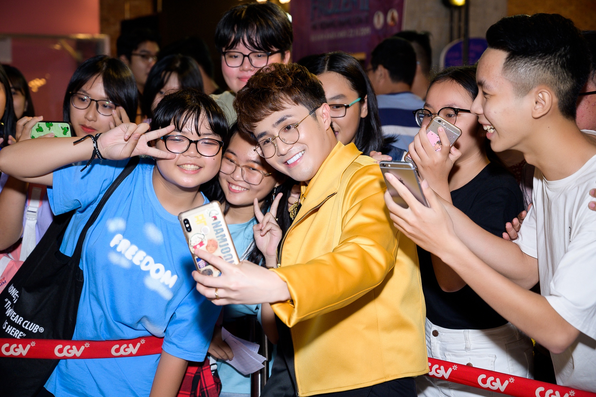 Nhat Kim Anh on ao voi chong cu anh 9