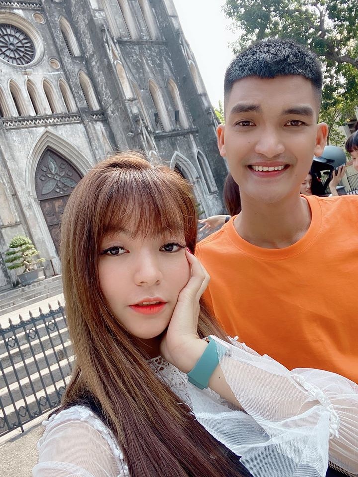 Mac Van Khoa va ban gai anh 2