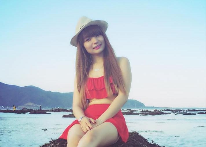 Mac Van Khoa va ban gai anh 6