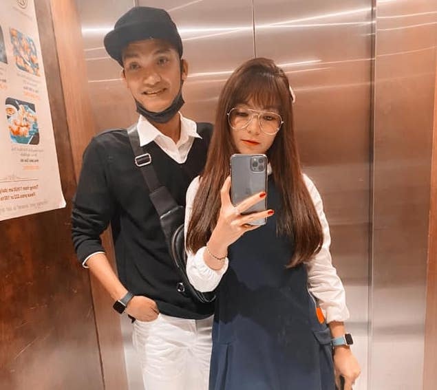 Mac Van Khoa va ban gai anh 3