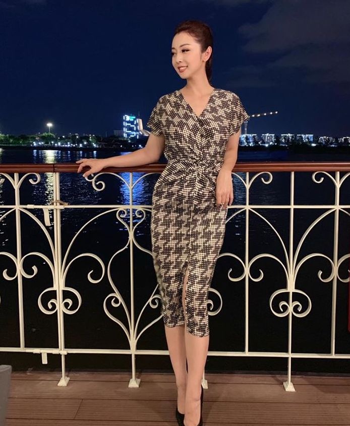 nhan sac Jennifer Pham khi mang thai lan 4 anh 9