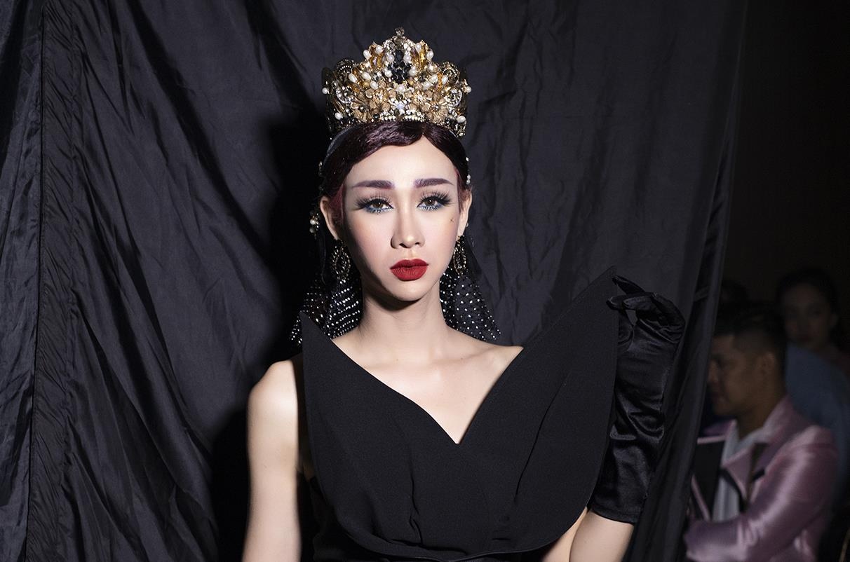 BB Tran, Hai Trieu doi vuong mien, trang diem dam o hau truong hinh anh