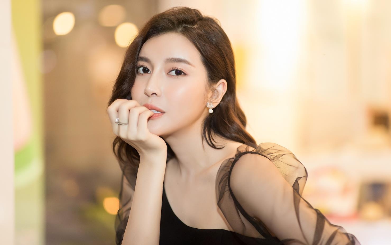 Cao Thai Ha: 'O nha chuc ty dong, di xe sang nhung toi khong vui' hinh anh