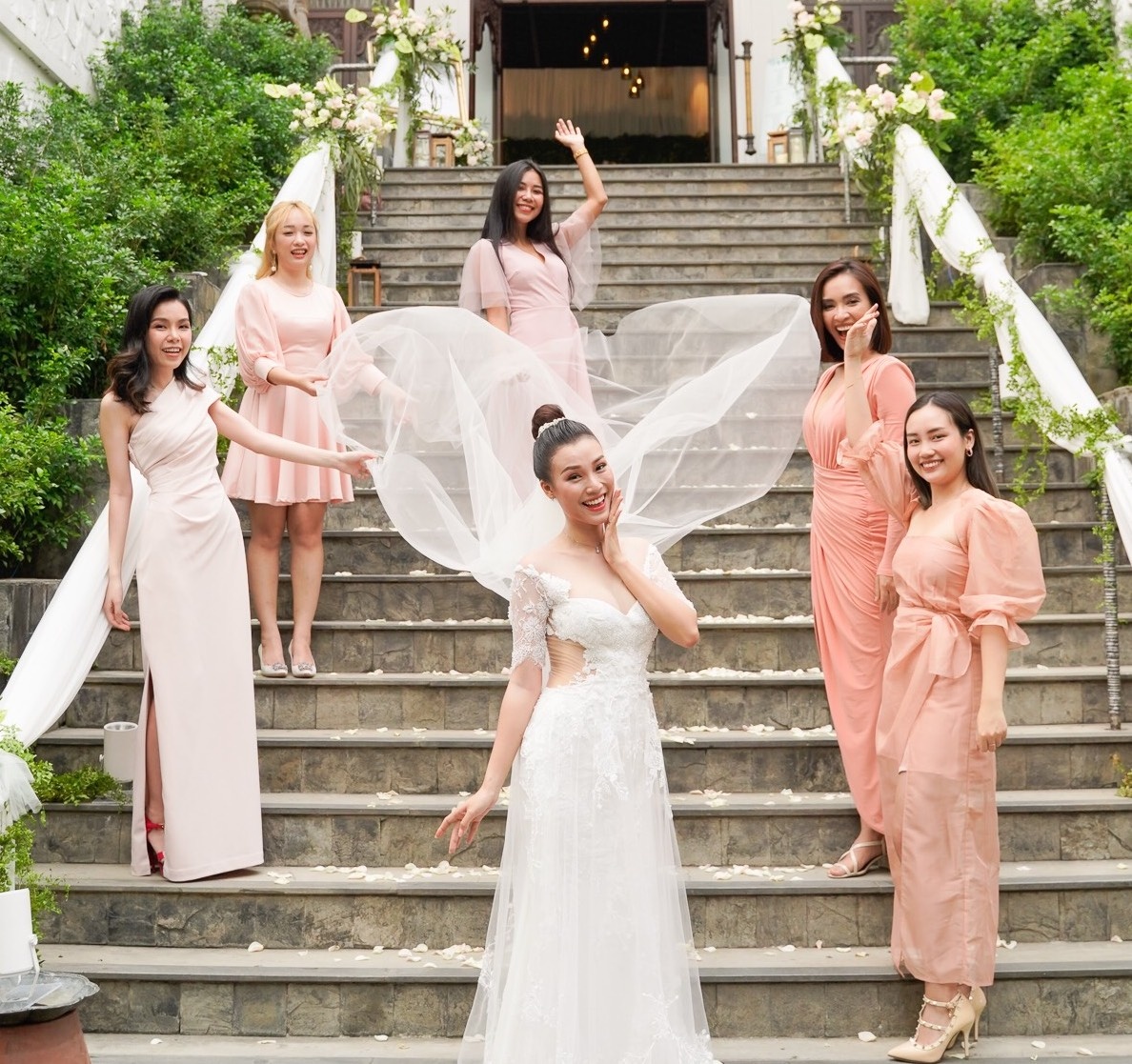 Nhã Phương Trường Giang dự tiệc cưới ảnh 14 Nha Phuong Truong Giang du tiec cuoi anh 14