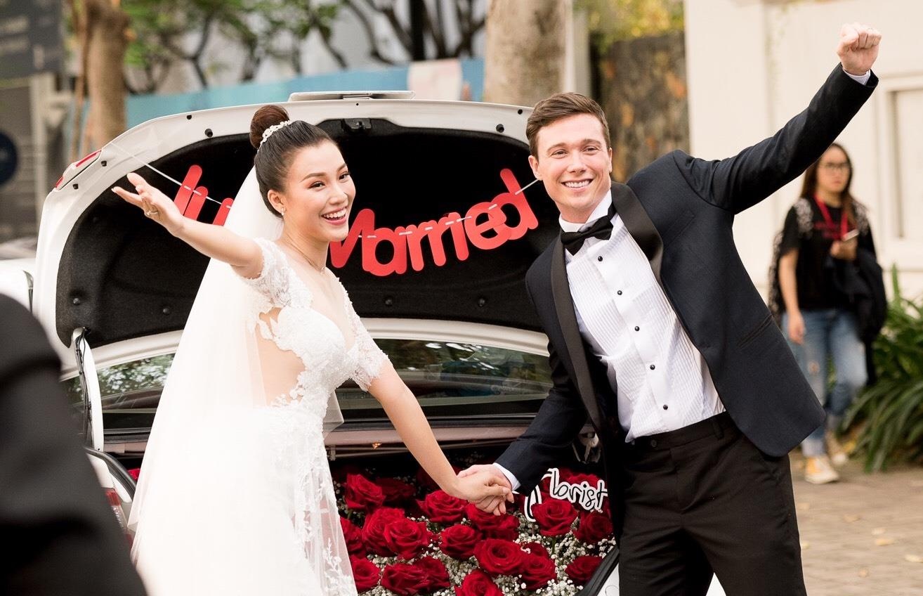 Khoanh khac lang man o le cuoi cua vo chong Hoang Oanh hinh anh