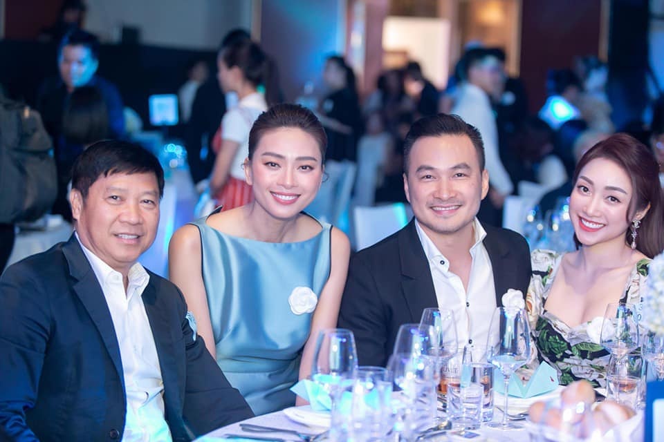 Hinh anh tinh cam cua Chi Bao va ban gai anh 9