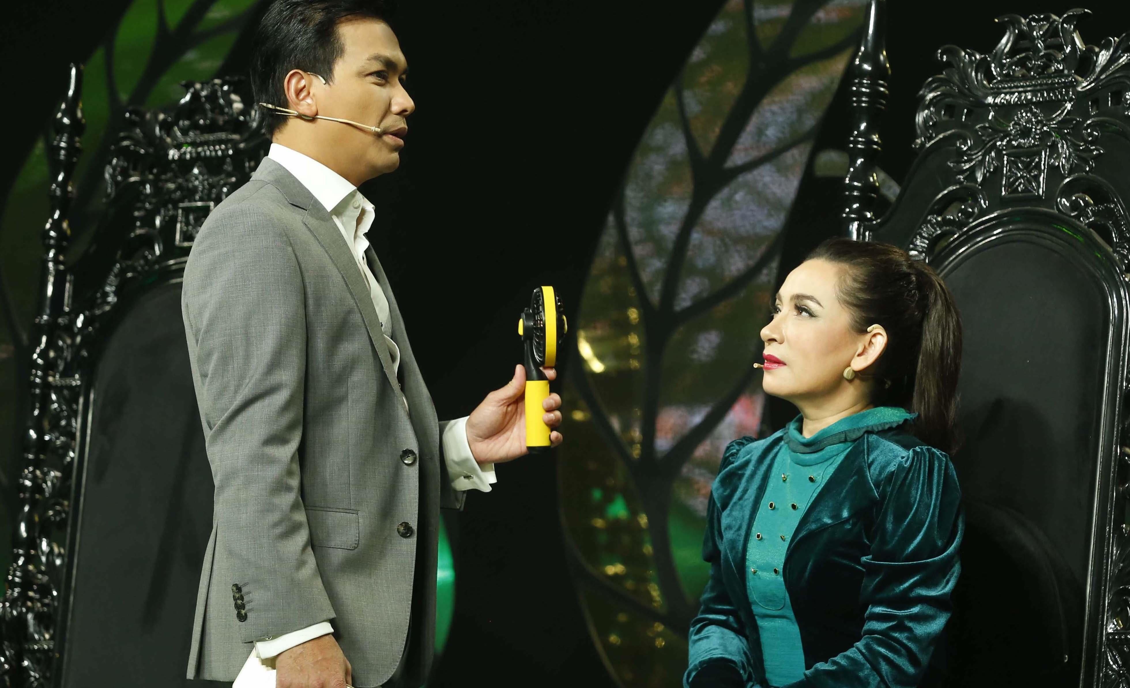 Phi Nhung tung tat Manh Quynh tren san khau hinh anh