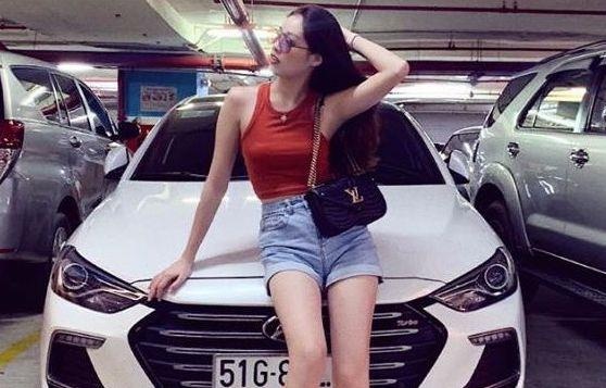Hoa hau Hoan vu Khanh Van so huu xe hoi o tuoi 24 hinh anh