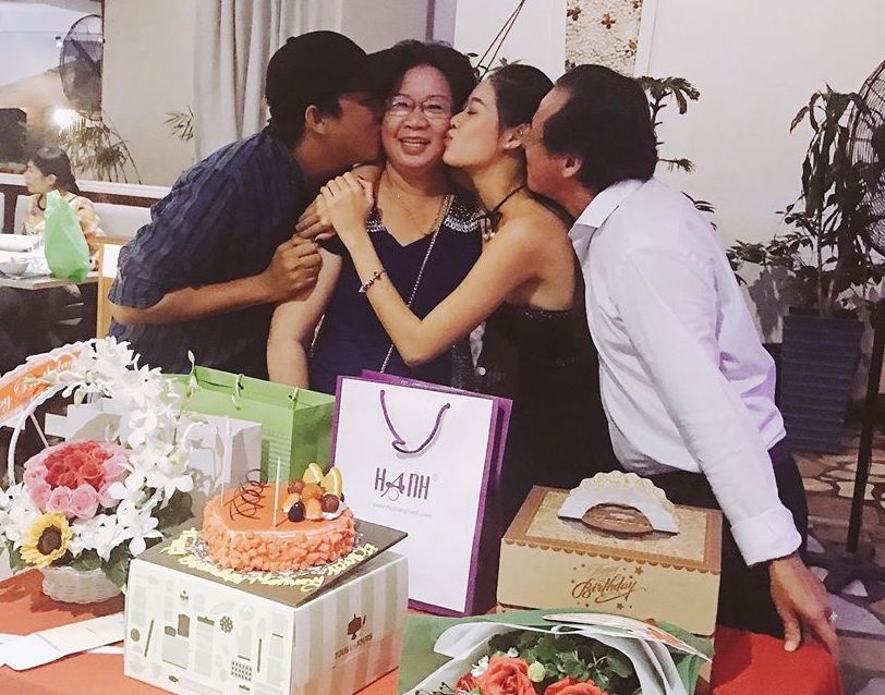 Hoa hau Khanh Van anh 1