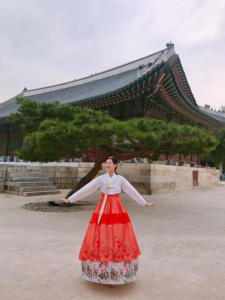 Hoa hau Khanh Van anh 8