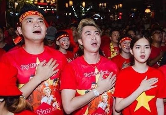 Ngan Khanh, Le Phuong va dan sao ho het khi Van Hau ghi ban thang hinh anh