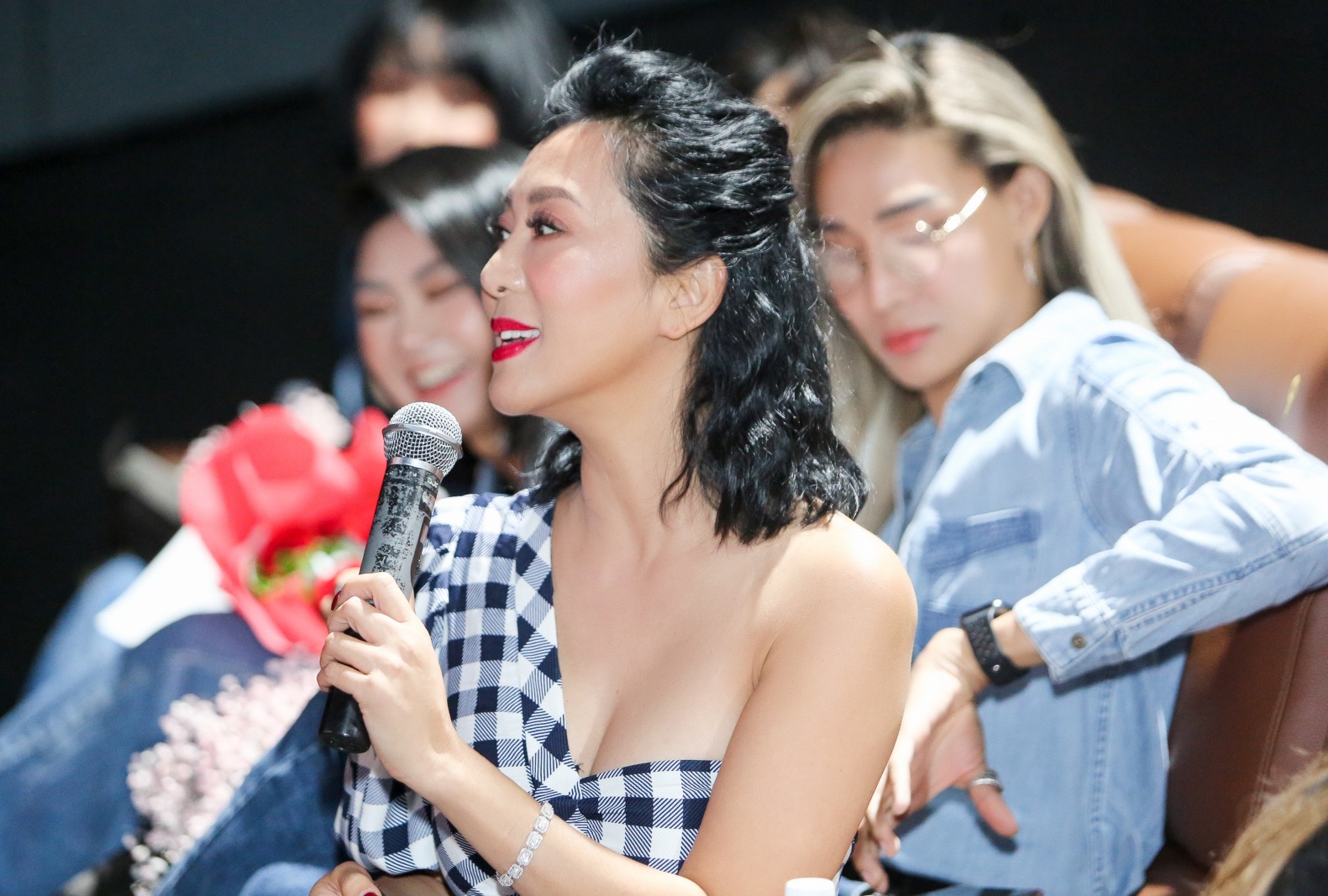 Thanh Ha MV con song con yeu anh 3