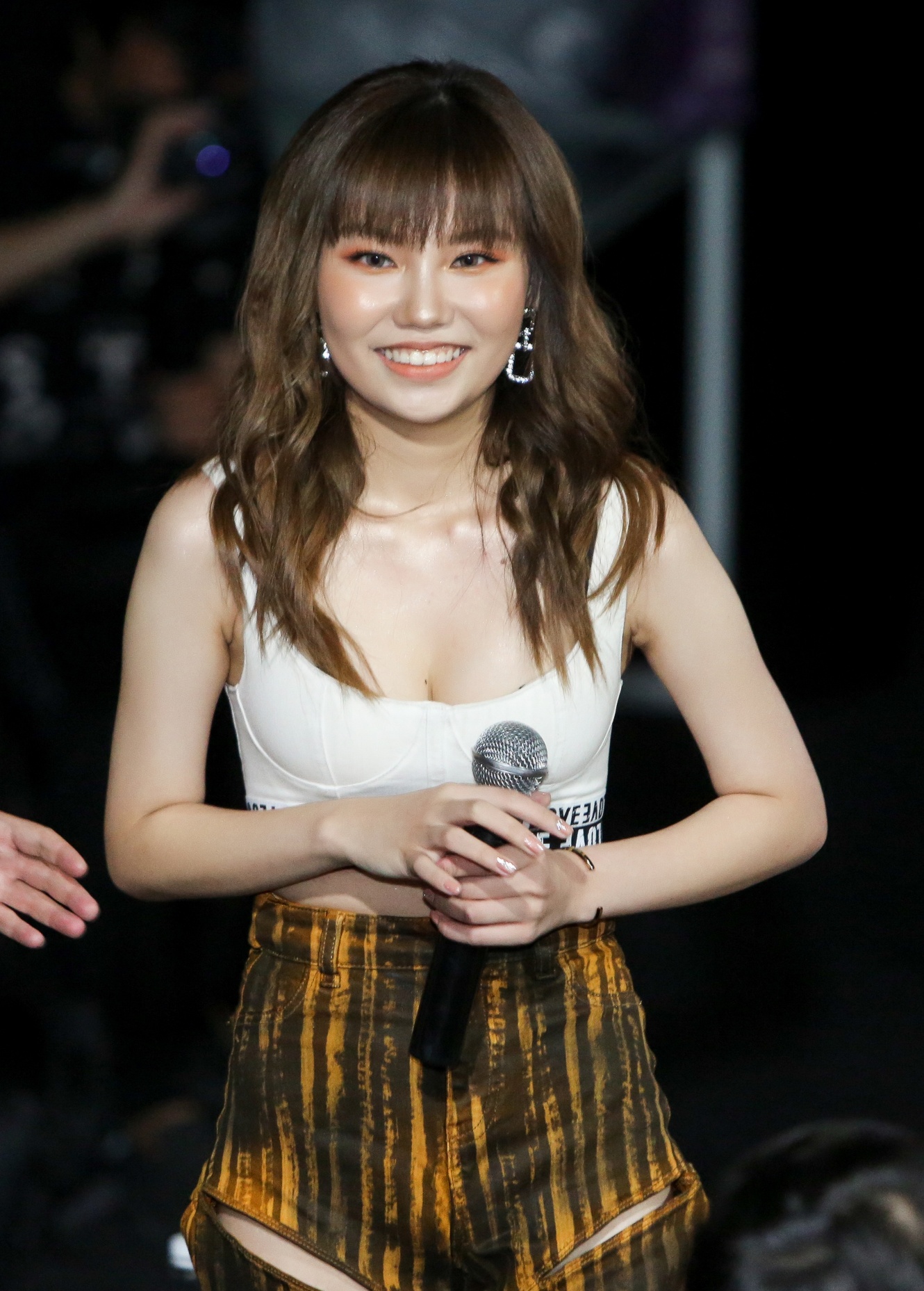 Thanh Ha MV con song con yeu anh 9