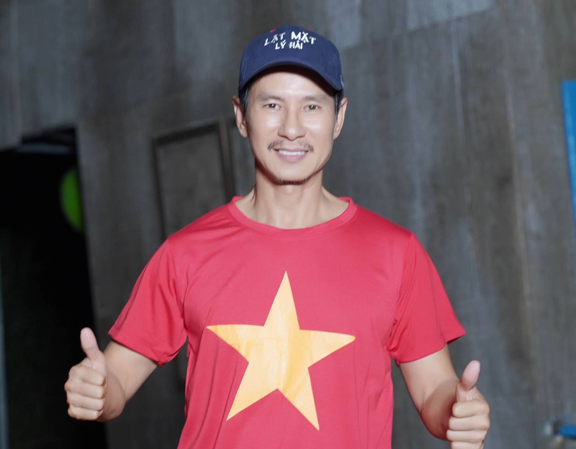 Ly Hai xem U22 Viet Nam anh 1