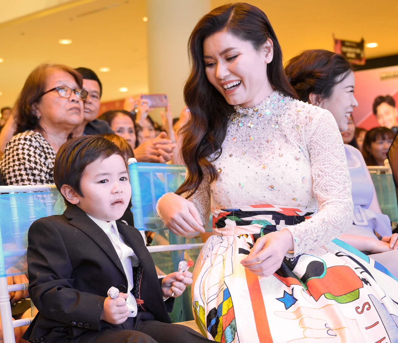 Dan Truong va con trai catwalk anh 3