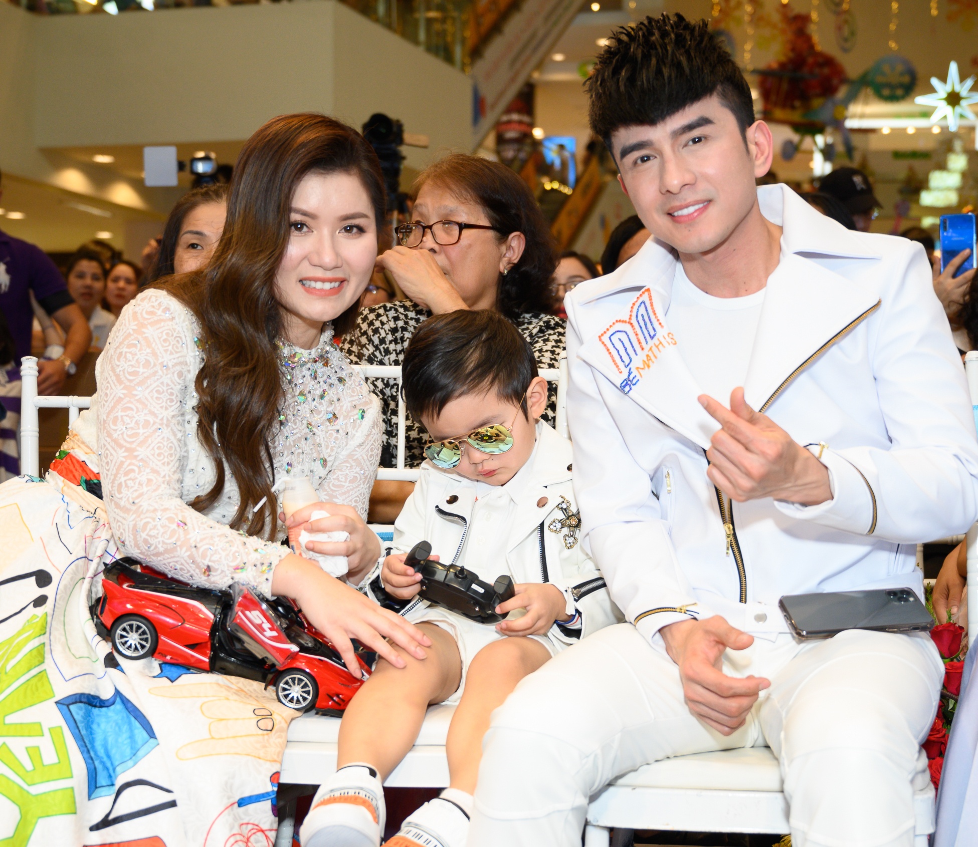 Dan Truong va con trai catwalk anh 1