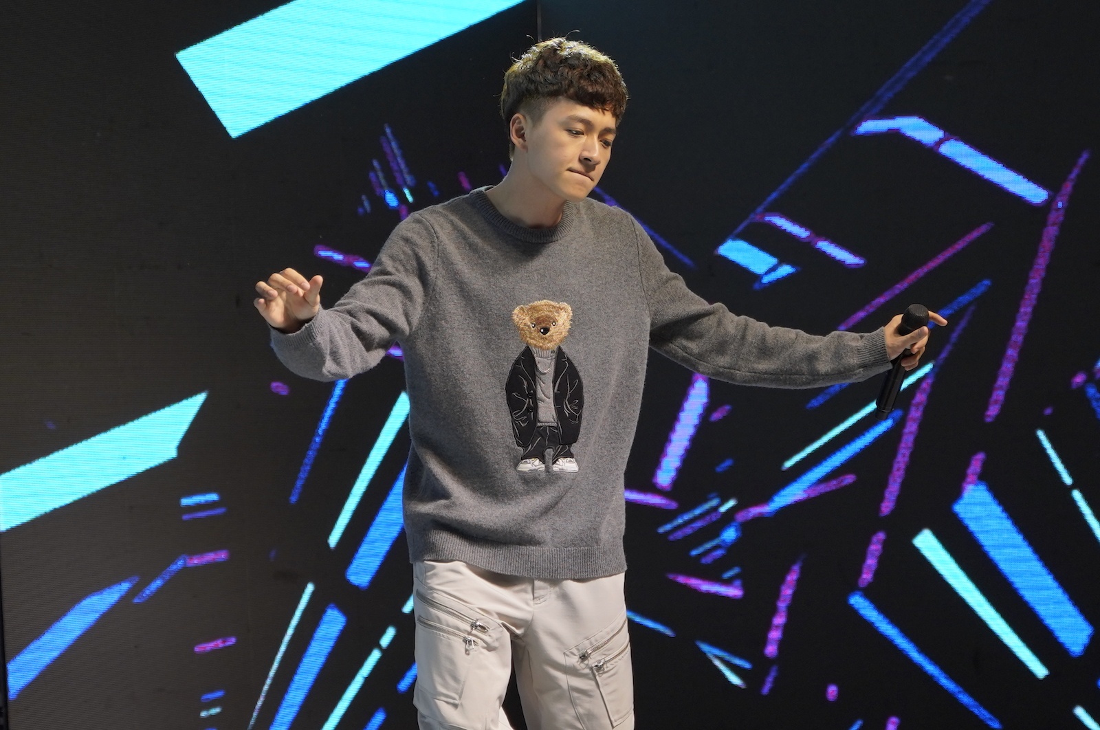 Dan Truong va con trai catwalk anh 12