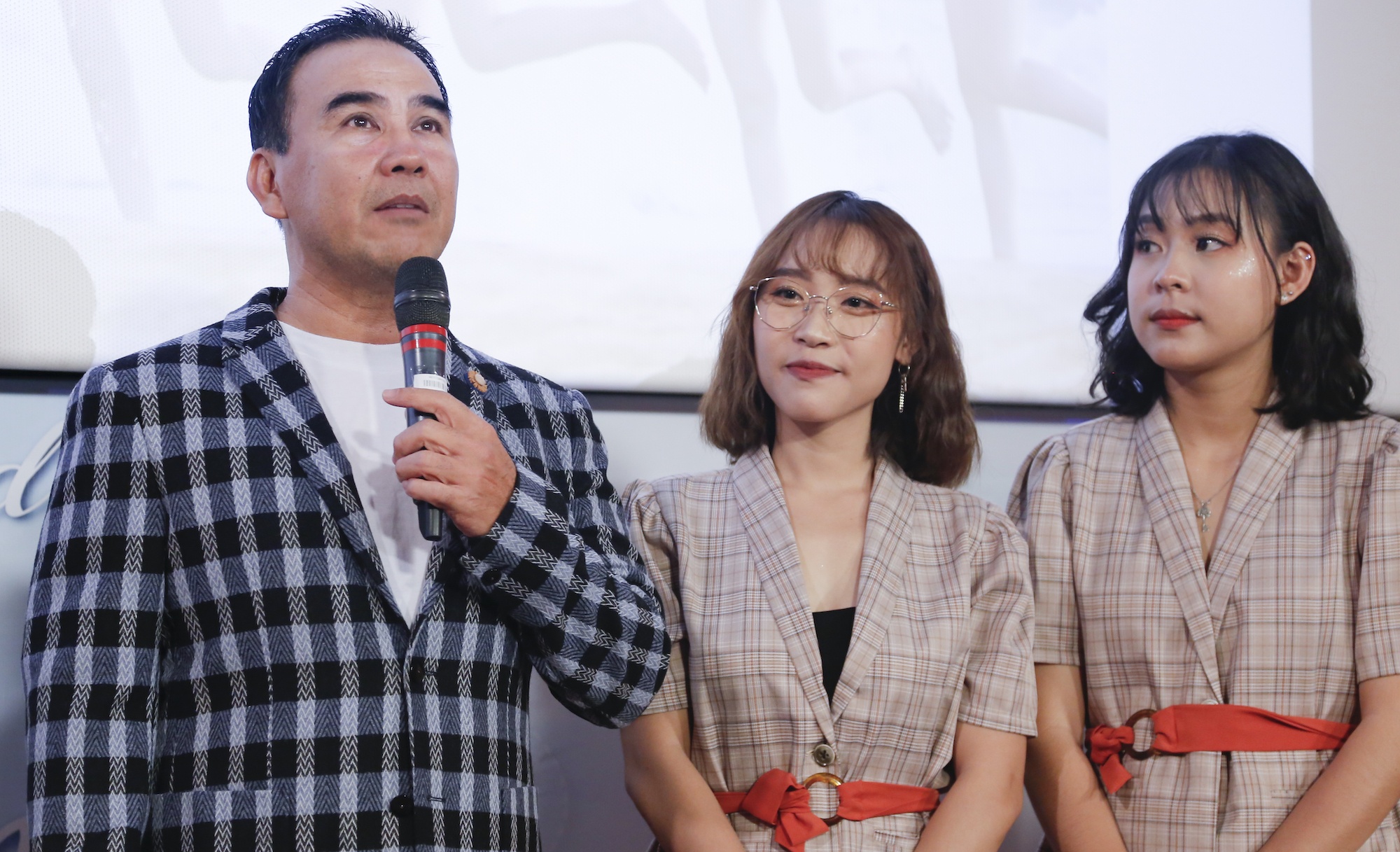 Quyen Linh do dau nhom nhac nu 10 thanh vien hinh anh