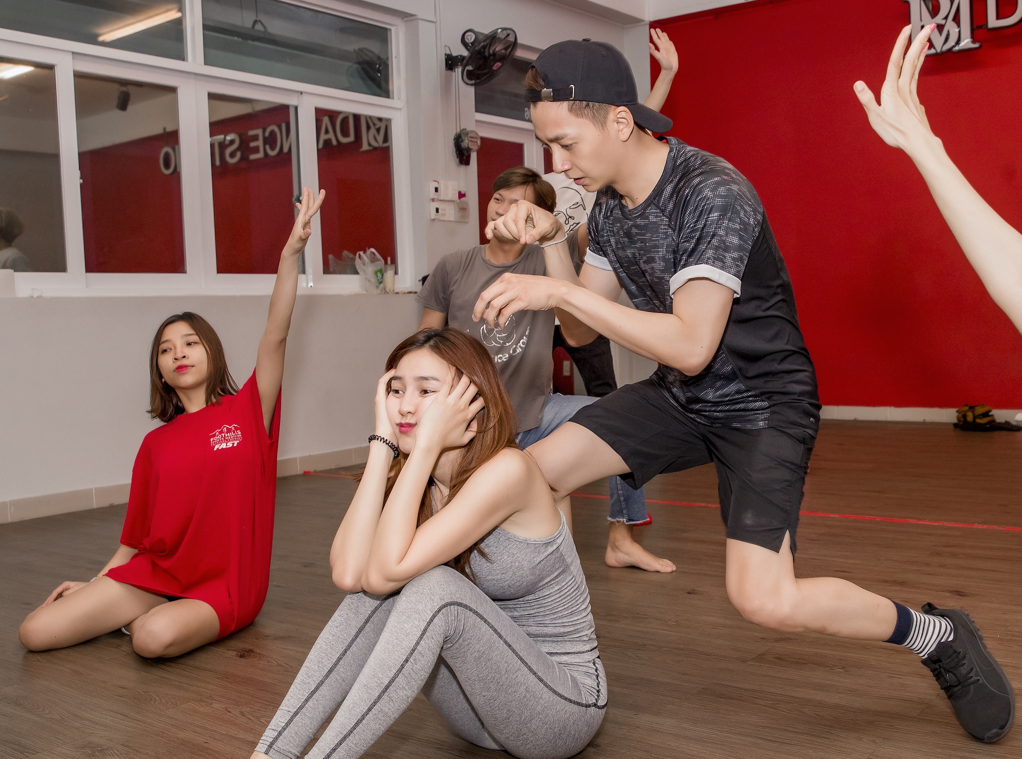 Lan Ngoc nhay voi Ngo Kien Huy anh 3