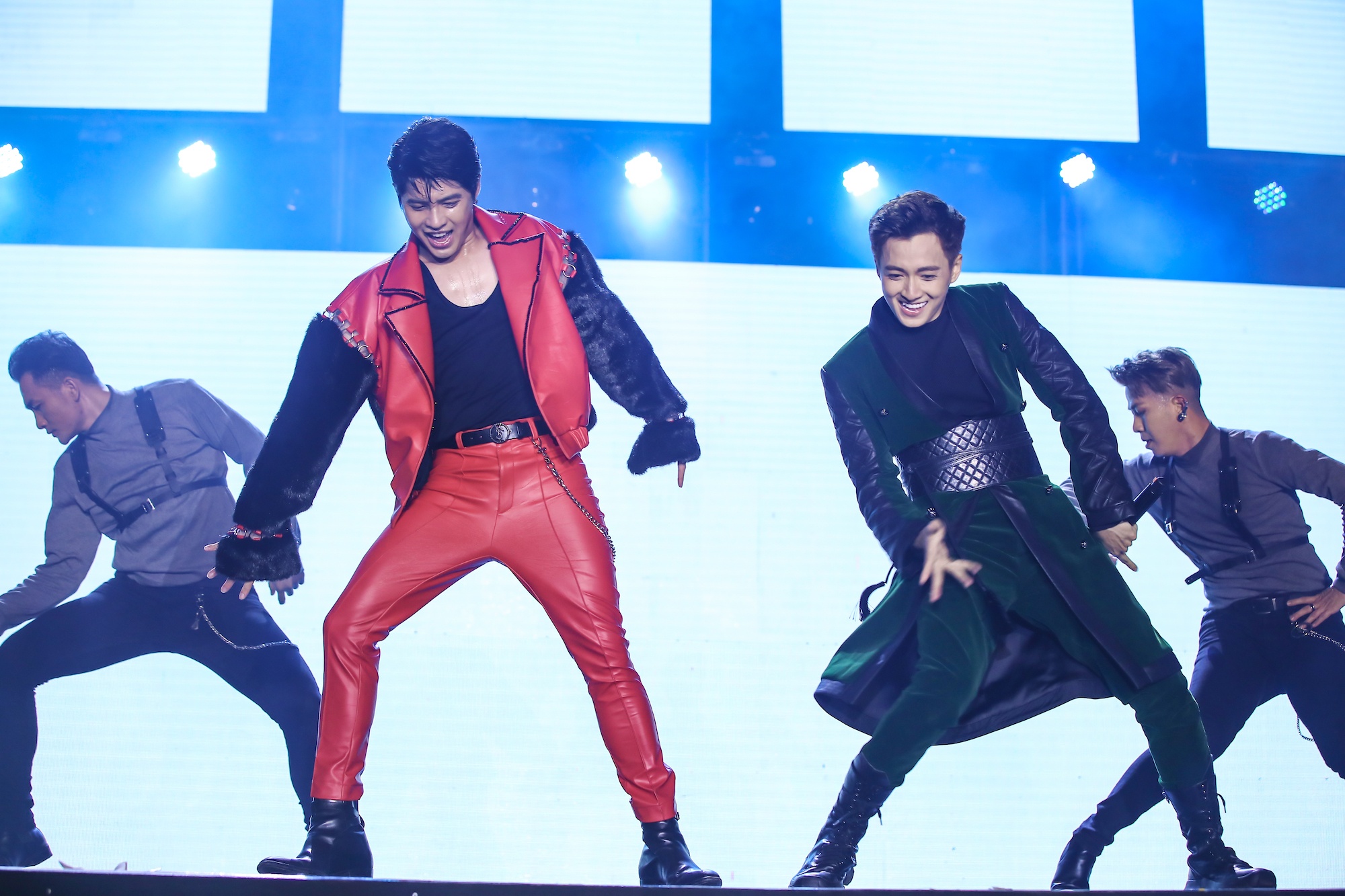 Lan Ngoc nhay sexy trong live show Ngo Kien Huy anh 12