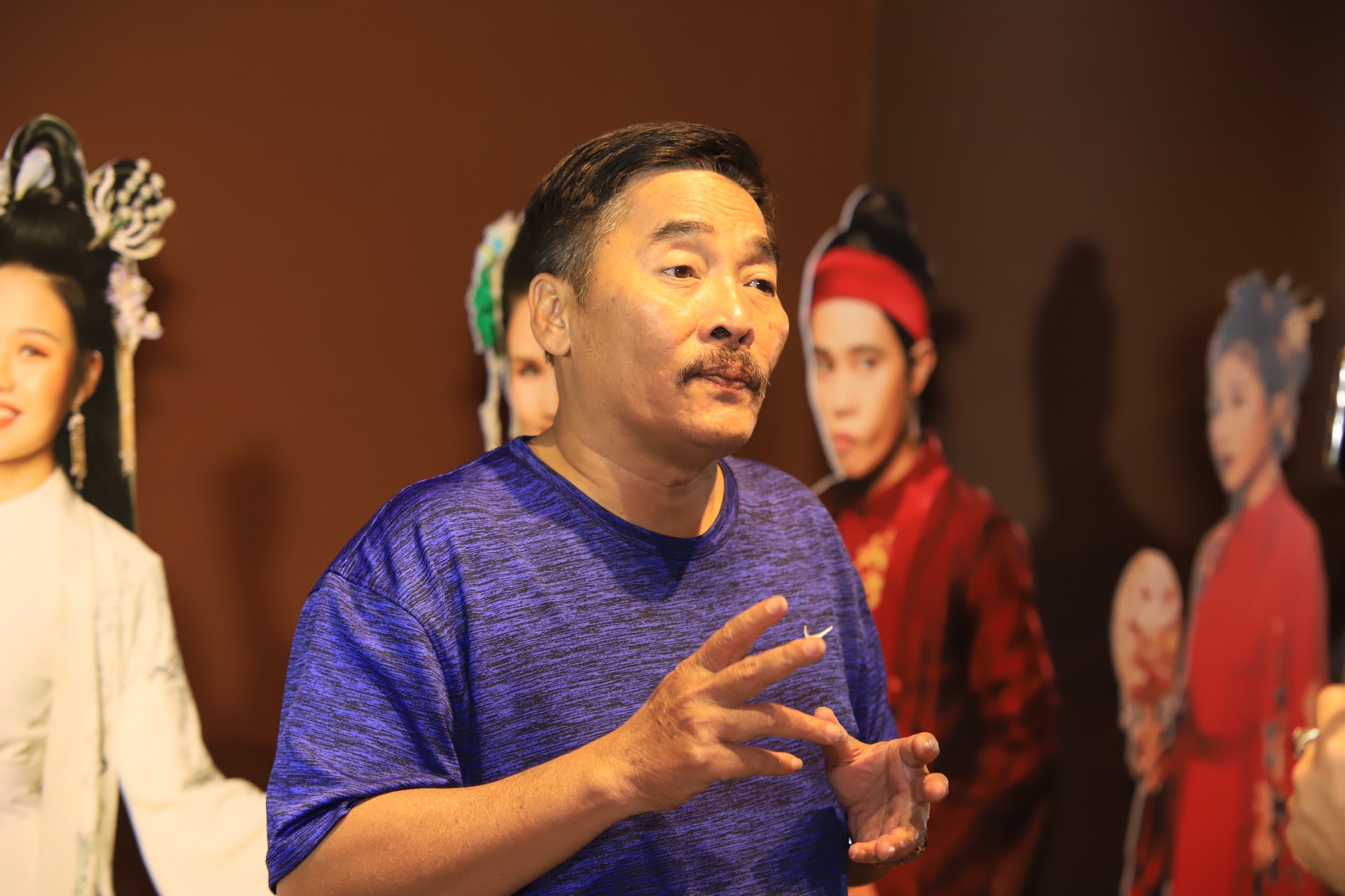 Hong Van mo san khau moi anh 10