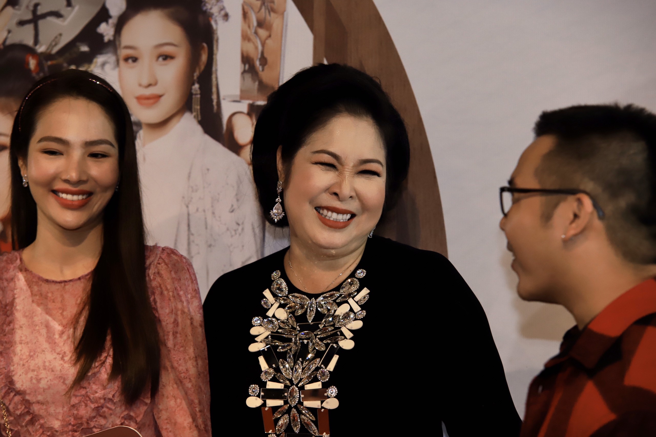 Hong Van mo san khau moi anh 2