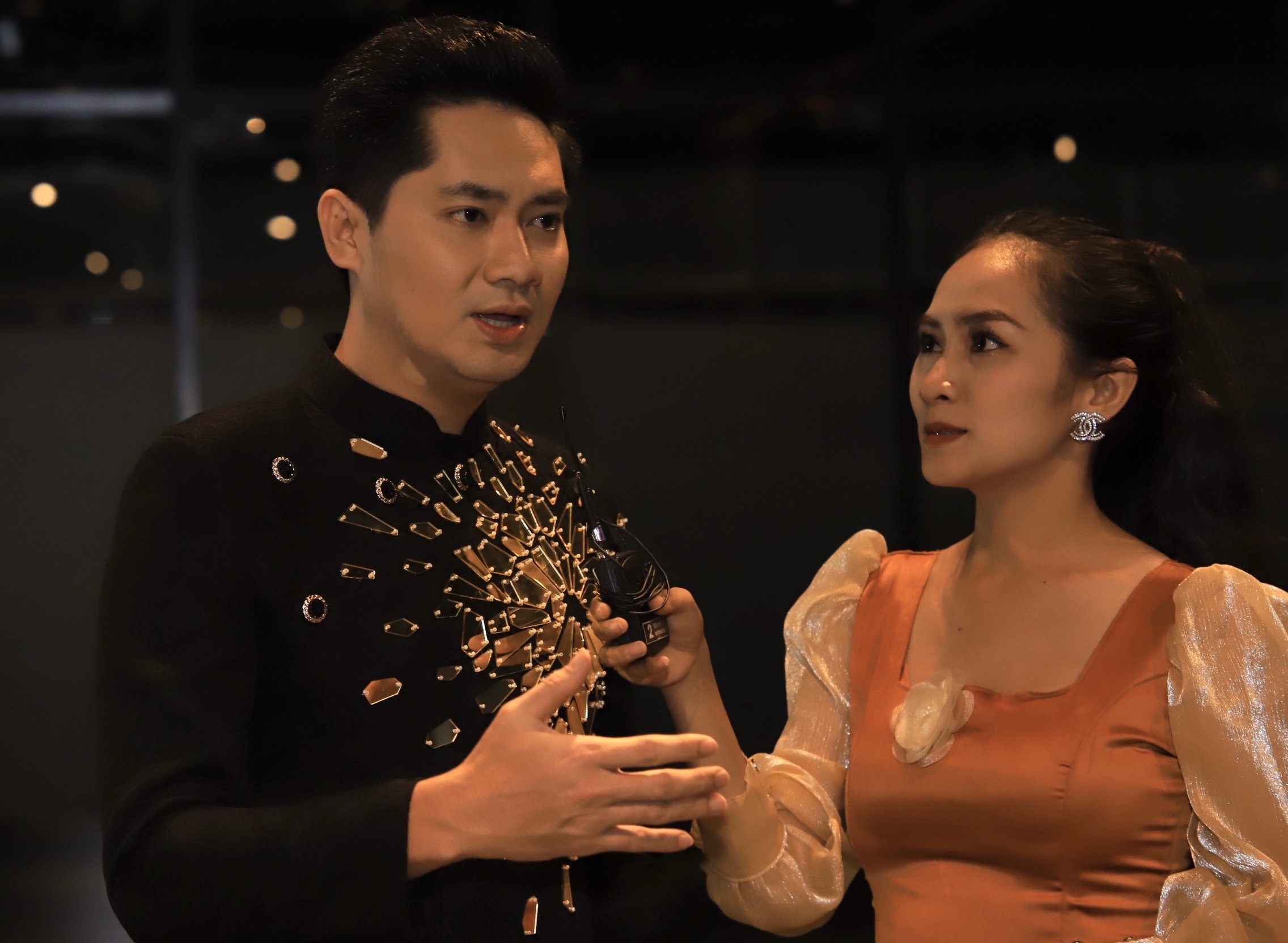 Hong Van mo san khau moi anh 8