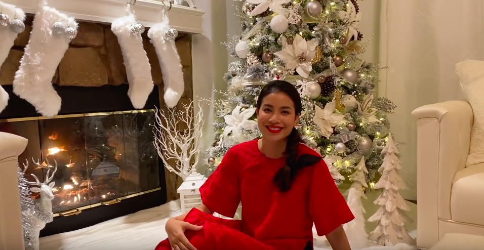 gia dinh Ly Hai don Noel anh 4