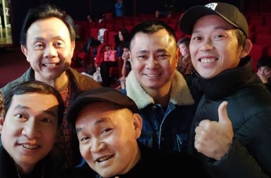 Hoai Linh va dan nghe si hai hoi ngo trong chuong trinh hai Tet hinh anh