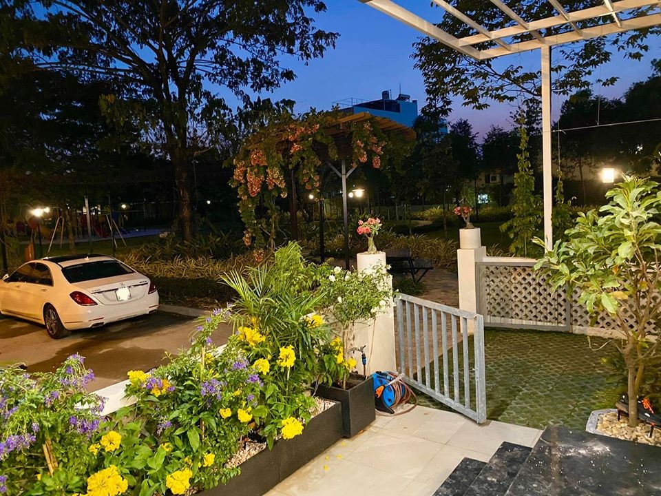 Trinh Kim chi chuyen ve biet thu moi anh 1