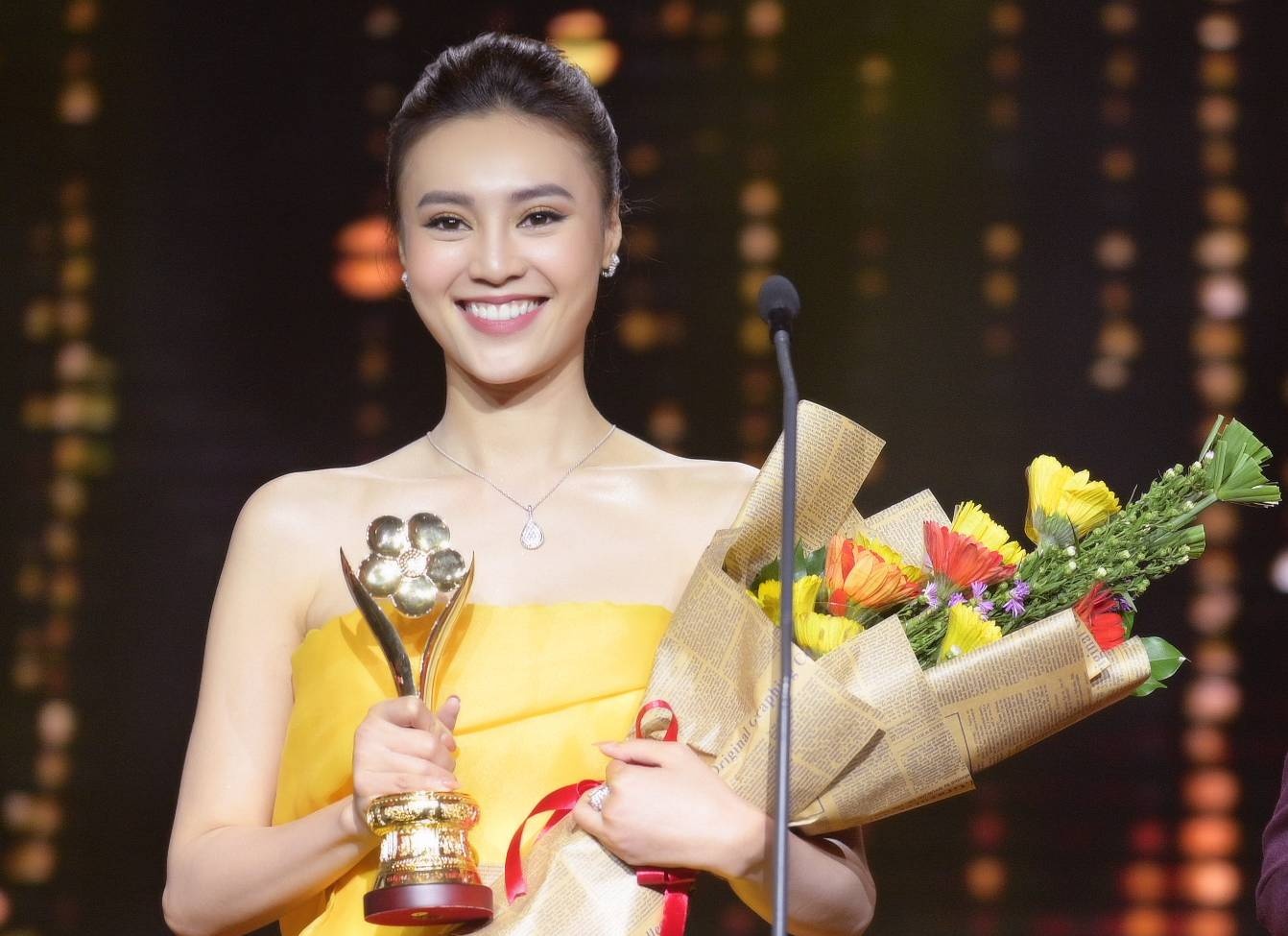 Lan Ngoc dat giai Mai vang anh 1