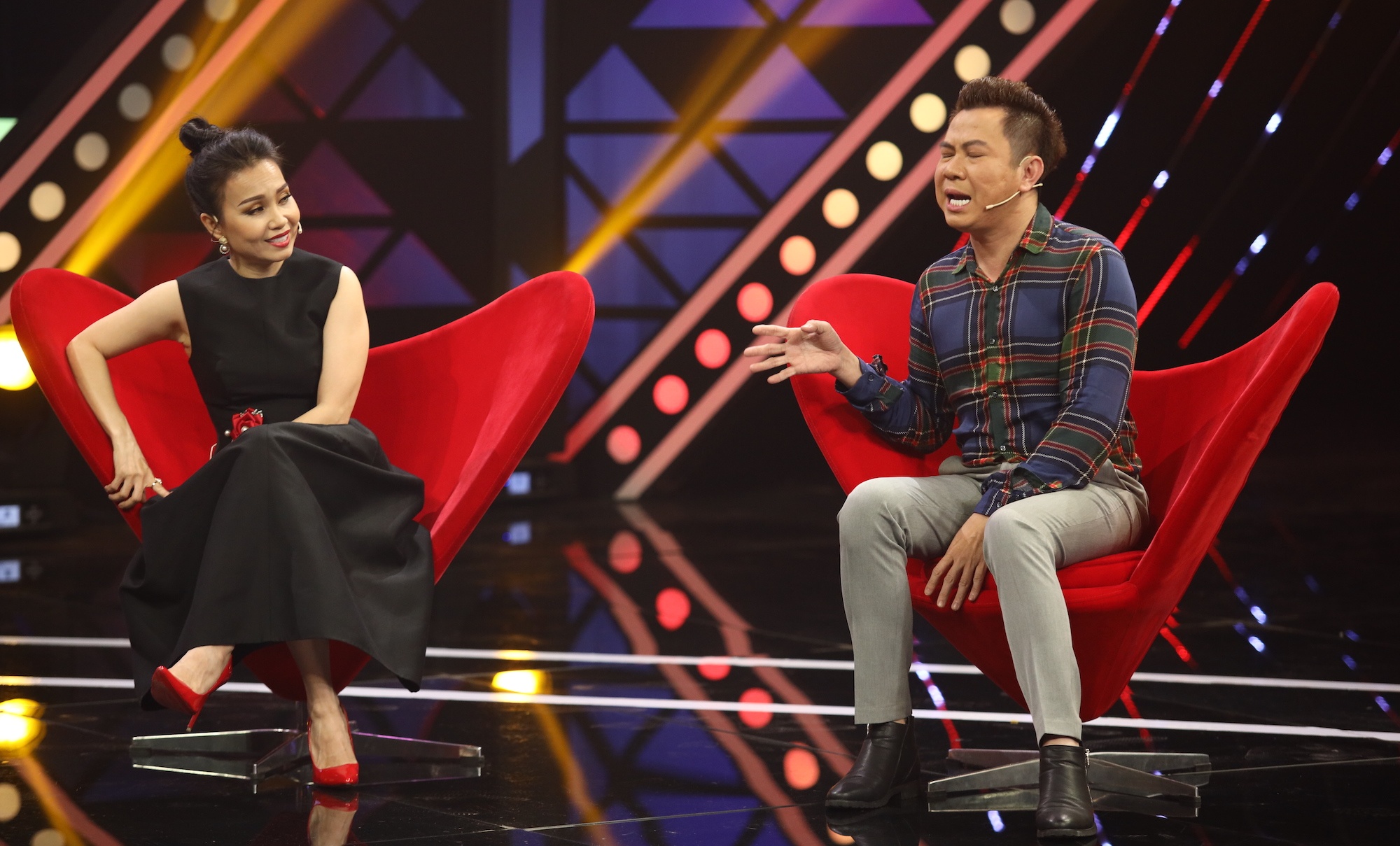 Cam Ly khoc vi khong duoc don giao thua o nha anh 2