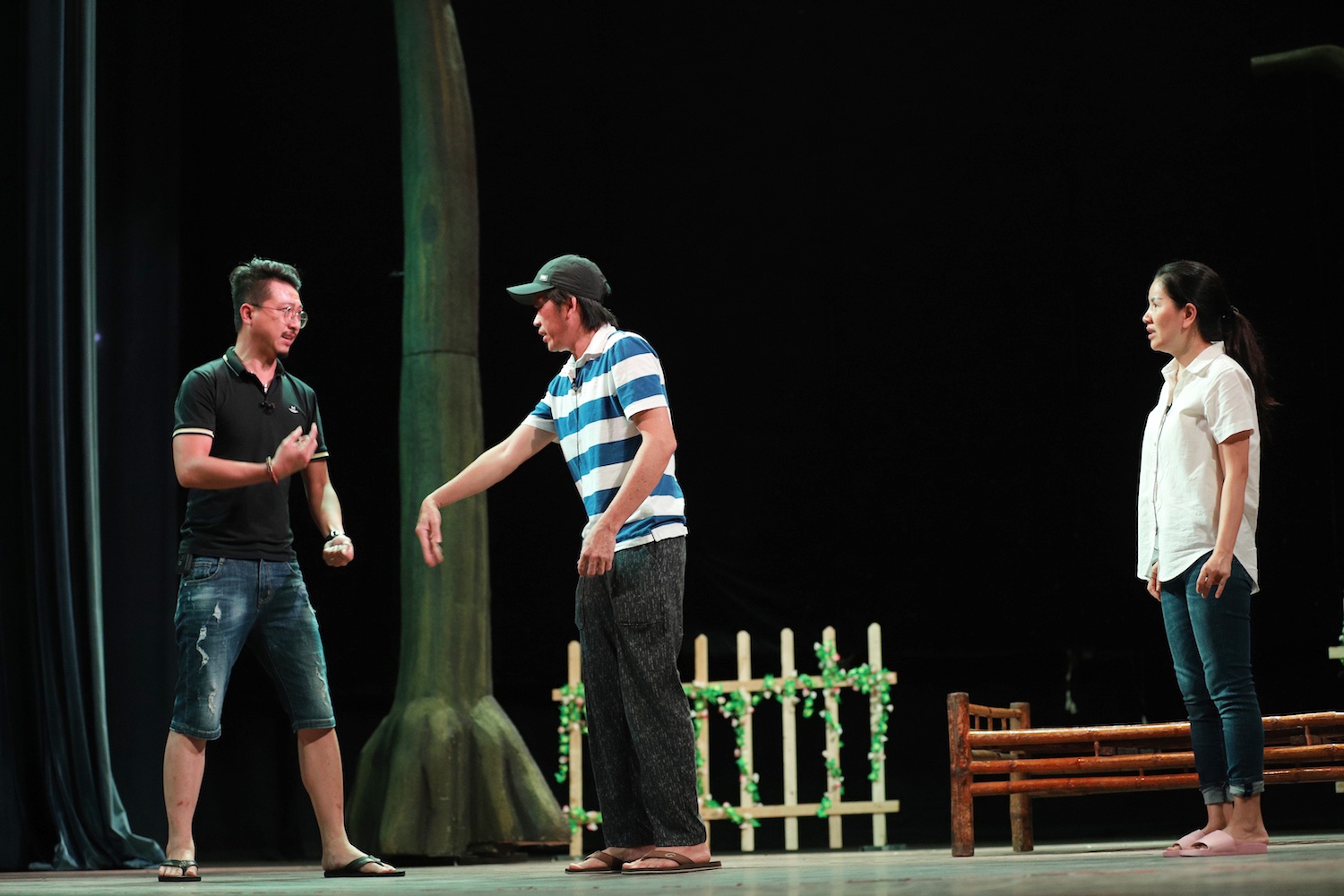 Hoai Linh vang bong game show anh 2