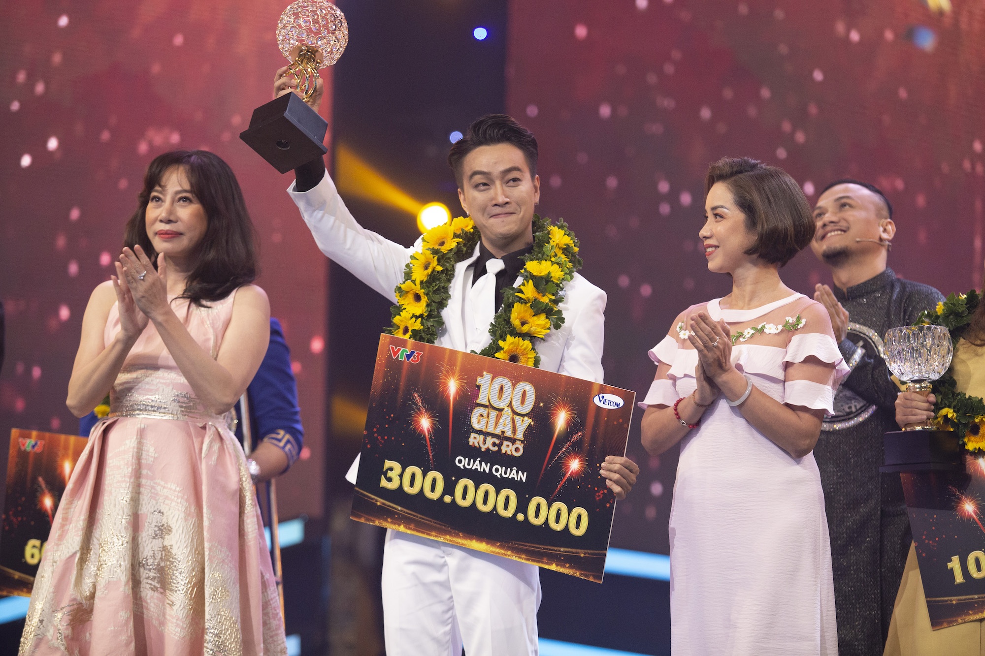 Chung ket 100 giay ruc ro anh 1