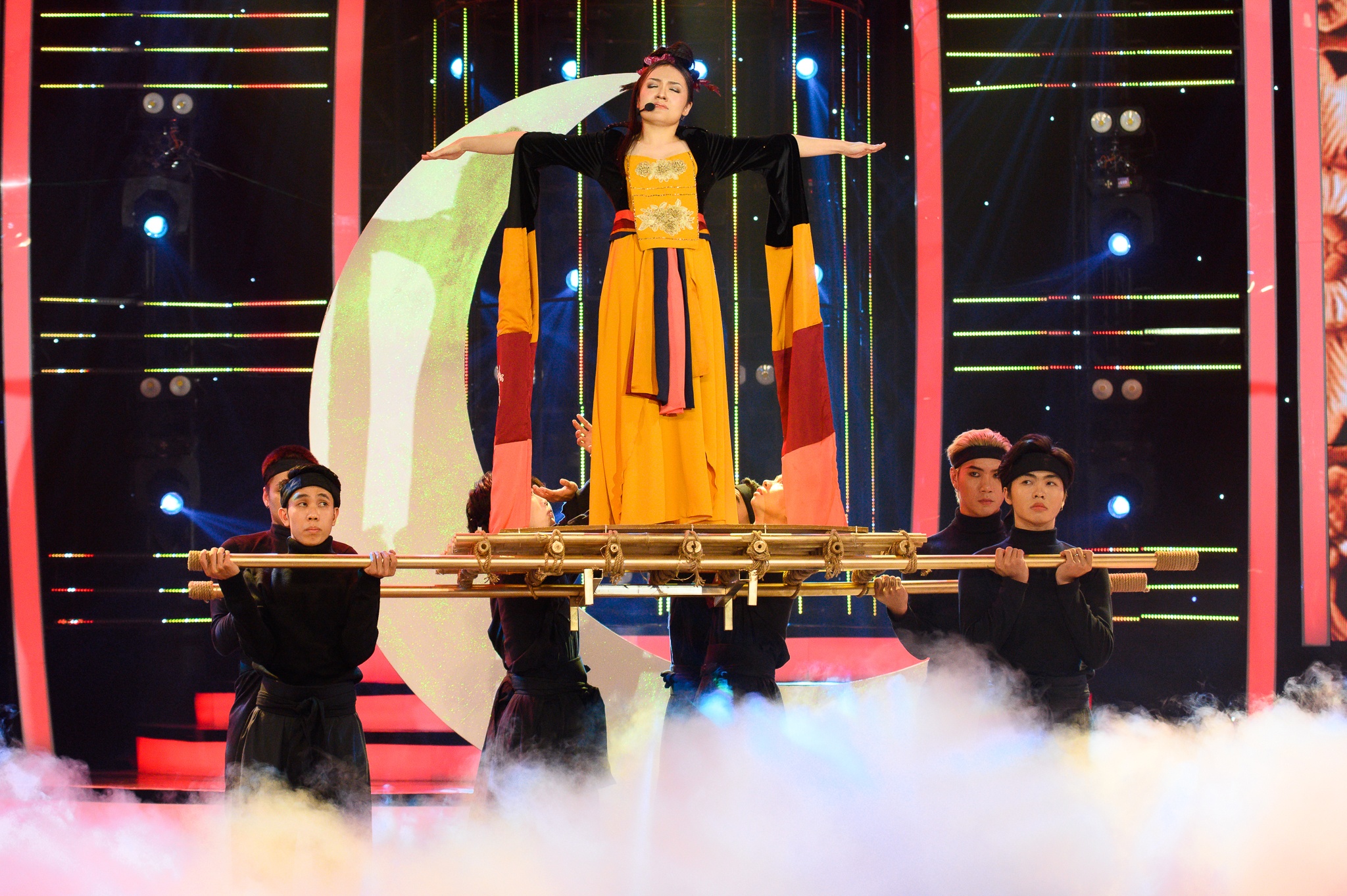 Kim Tu Long che Nhat Thuy anh 1