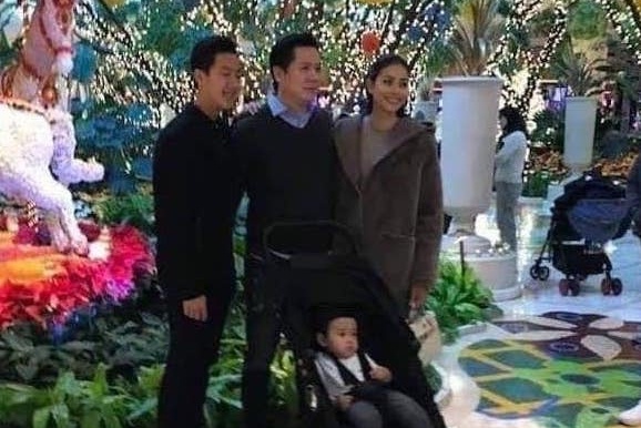 Pham Huong xuat hien cung con trai va chong sap cuoi? hinh anh