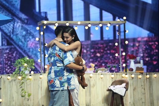 Trong Hieu tinh cam ben hoa hau chuyen gioi anh 2