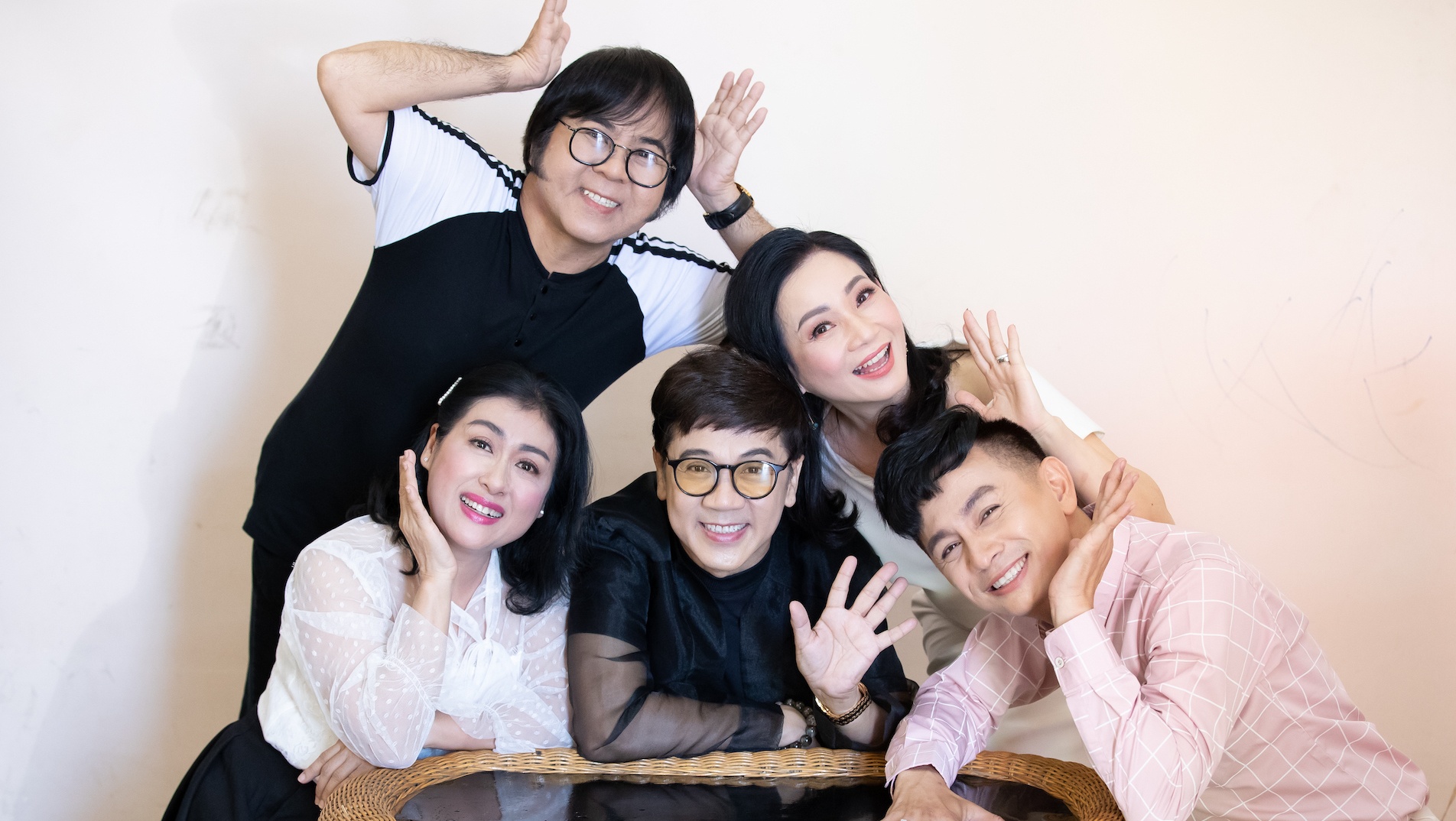 NSUT Thanh Loc xuc dong gap lai cac thanh vien cua nhom Liu Lo hinh anh